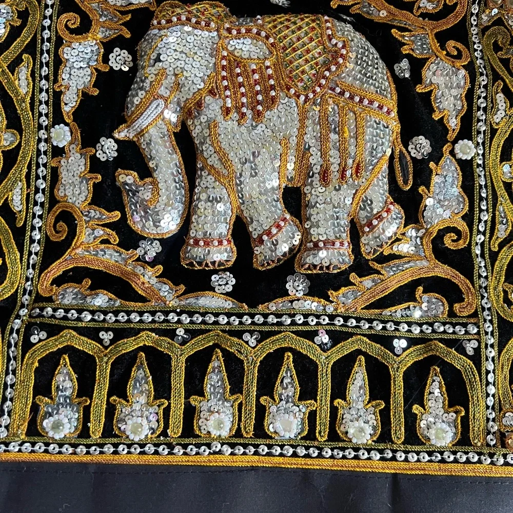 Black and Gold Elephant Tapestry Wall Decor